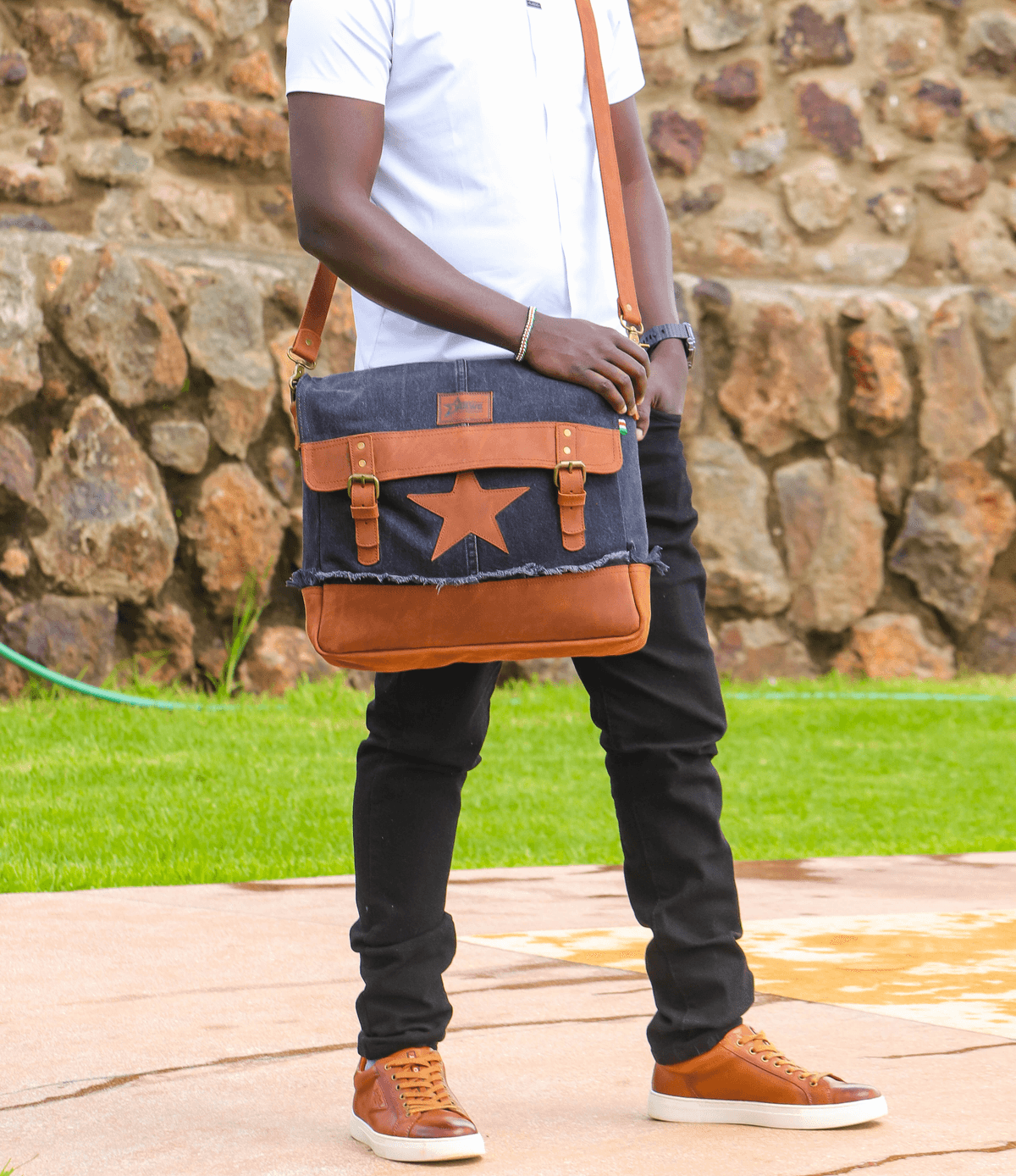 Sulwe Messenger Bag (Black) — genuine leather, Sulwe Leathercraft (view 6)
